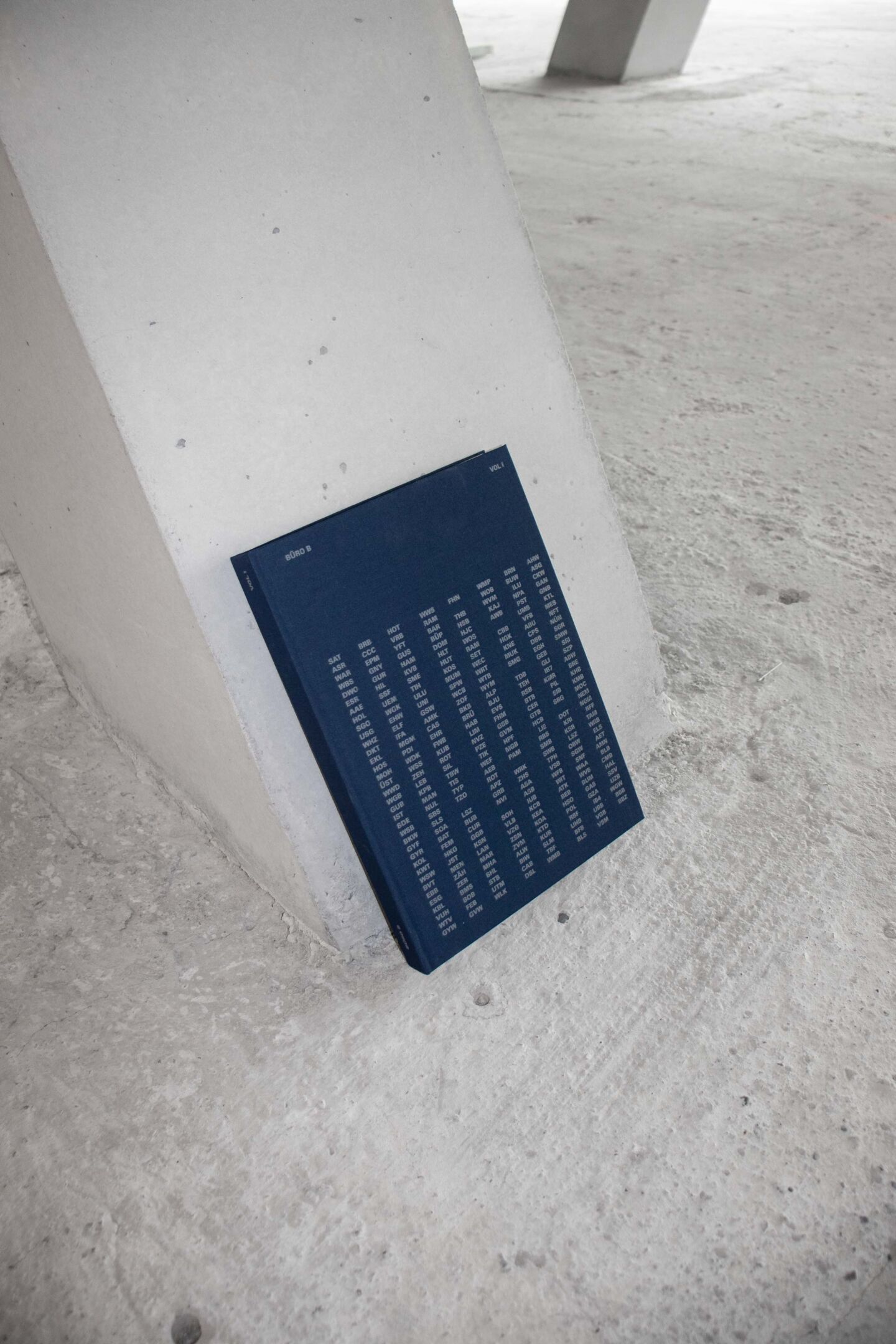 Büro B Buch